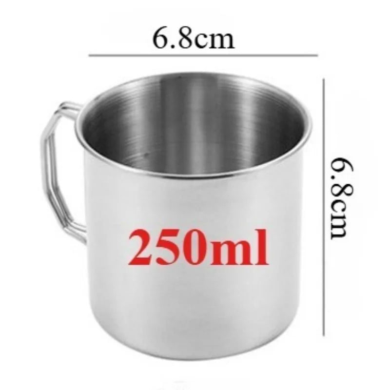 Caneca de Camping em Inox com Alça Dobrável. Leve, ideal para Acampamento, Escotismo, Trilha, Montanhismo e Pescaria.
