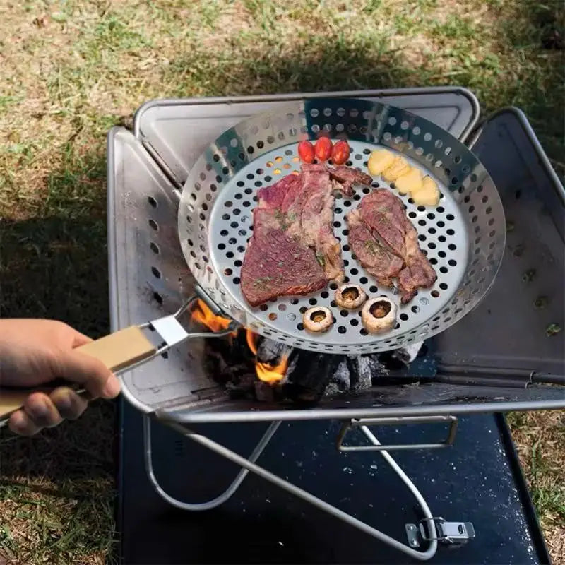 Folding round barbecue plate