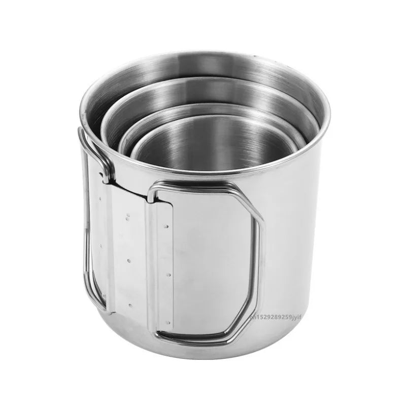 Caneca de Camping em Inox com Alça Dobrável. Leve, ideal para Acampamento, Escotismo, Trilha, Montanhismo e Pescaria.